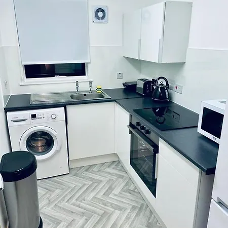 Modern 2 Bedroom Apartment With Free Parking Glasgow Exterior photo