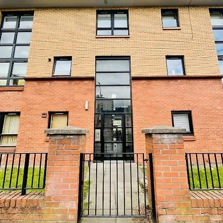 Modern 2 Bedroom Apartment With Free Parking Glasgow Exterior photo