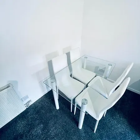 Modern 2 Bedroom Apartment With Free Parking Glasgow Exterior photo