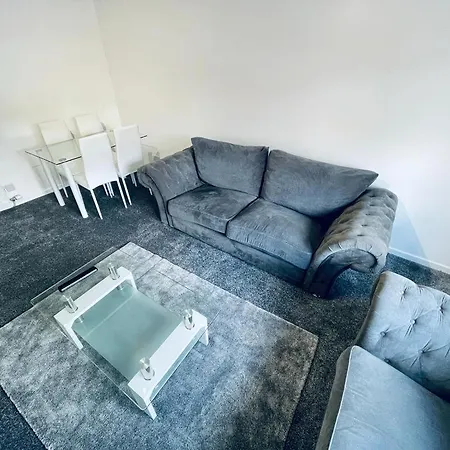 Modern 2 Bedroom Apartment With Free Parking Glasgow Exterior photo
