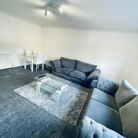 Modern 2 Bedroom Apartment With Free Parking Glasgow Exterior photo