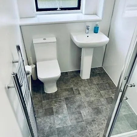 Modern 2 Bedroom Apartment With Free Parking Glasgow Exterior photo